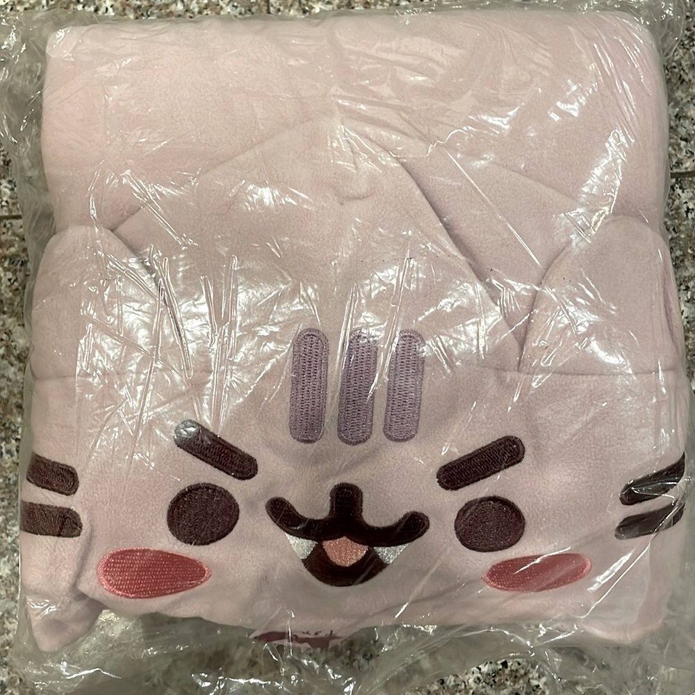 Pusheen Vampurr Cape